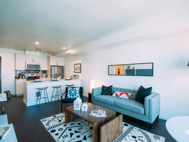 2 BR, 2 BA Apartment 800 NE 67th St Unit 140, Seattle, WA 98115