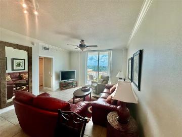 2 BR, 2 BA Apartment 800 North Tamiami Trail, Sarasota, FL 34236