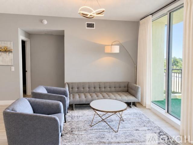 2 BR, 2 BA Apartment 800 North Tamiami Trail, Unit 606, Sarasota, FL 34236