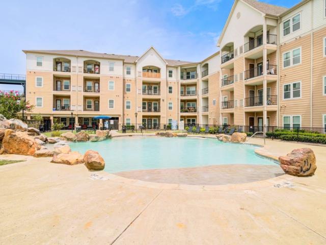 2 BR, 2 BA Apartment 802 S Carancahua St Unit 1 201, Corpus Christi, TX 78404