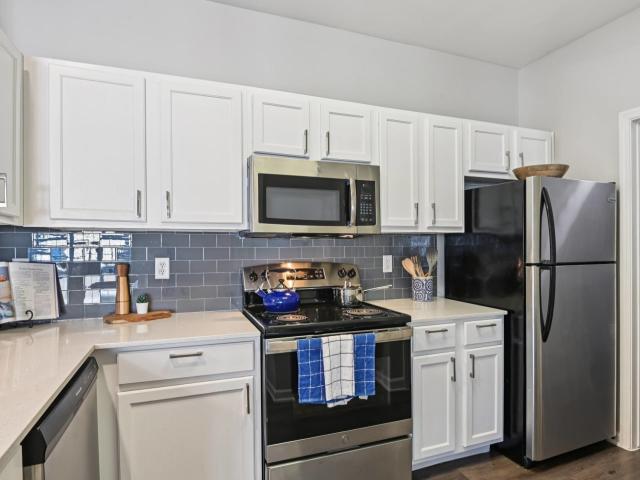 2 BR, 2 BA Apartment 8100 N Riverside Dr Unit 323, Fort Worth, TX 76137