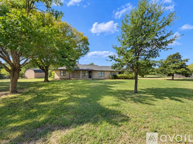 2 BR, 2 BA Apartment 811 N 4th St, Jarrell, TX 76537
