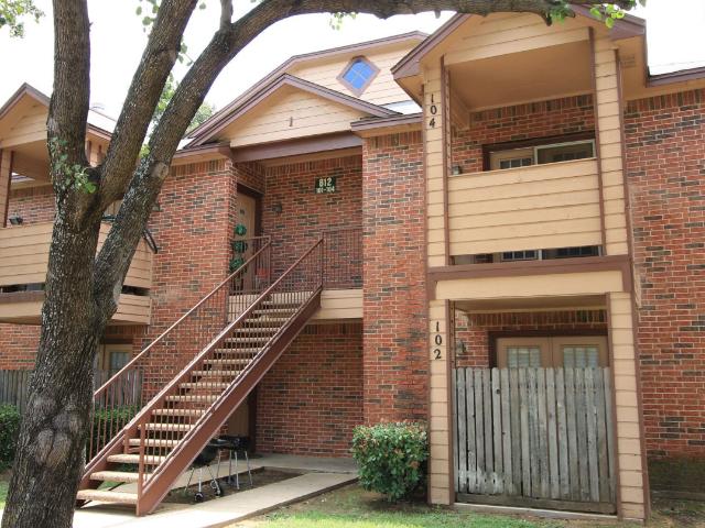 2 BR, 2 BA Apartment 812 North Center Street Unit 402, Arlington, TX 76011