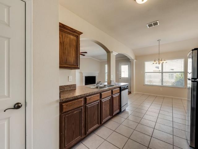2 BR, 2 BA Apartment 819 Hibiscus Trail Unit 1 820 3H, Waxahachie, TX 75165