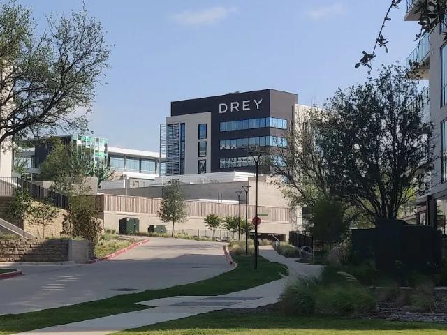 2 BR, 2 BA Apartment 8200 Southwestern Blvd, Dallas, TX 75206