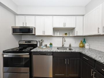 2 BR, 2 BA Apartment 820 River Dell Drive Unit O27, Louisville, KY 40206