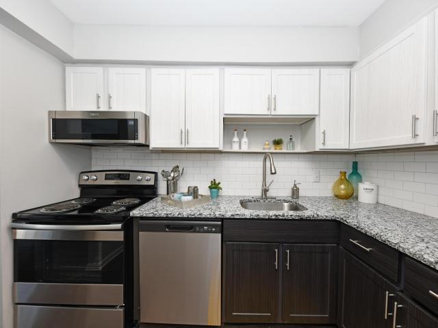 2 BR, 2 BA Apartment 820 River Dell Drive Unit O39, Louisville, KY 40206
