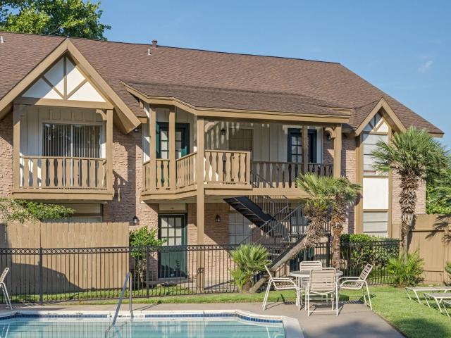 2 BR, 2 BA Apartment 8222 Kingsbrook Road Unit 395, Houston, TX 77024
