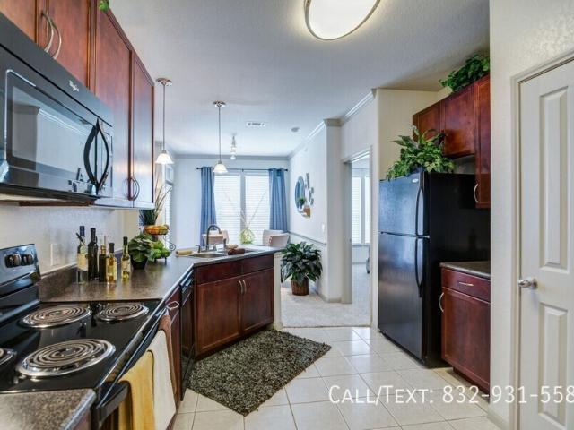2 BR, 2 BA Apartment 8309 Fannin St Houston, TX 77054