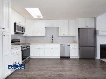 2 BR, 2 BA Apartment 8332 Regents Road 3A, San Diego, CA 92122