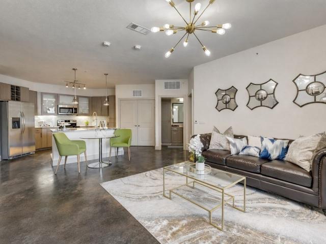 2 BR, 2 BA Apartment 835 S Good Latimer Expy Unit 2118, Dallas, TX 75226