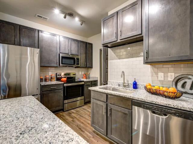2 BR, 2 BA Apartment 9500 Williamsburg Plaza Unit 9504 208, Louisville, KY 40222