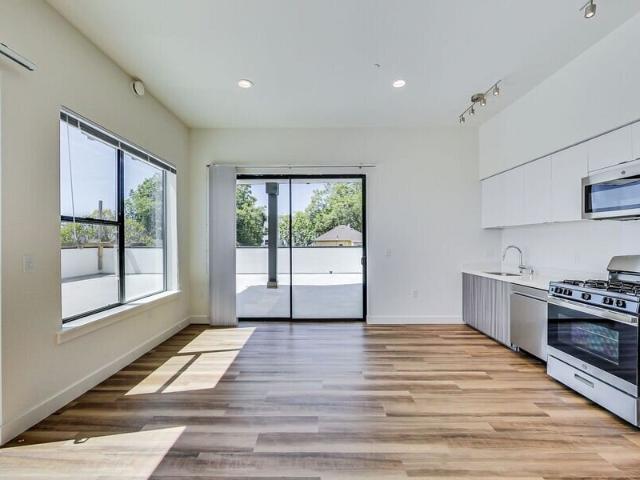 2 BR, 2 BA Apartment 950 63rd Street, Oakland, CA 94608