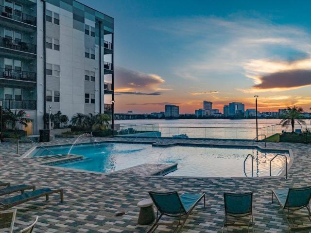 2 BR, 2 BA Apartment 959 Prudential Drive Unit 8031, Jacksonville, FL 32207