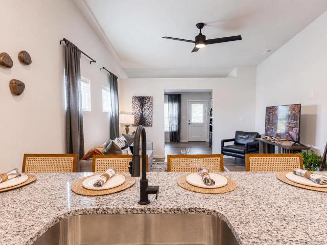2 BR, 2 BA Apartment 9701 North Ambassador Drive Unit 03 7100, Kansas City, MO 64153