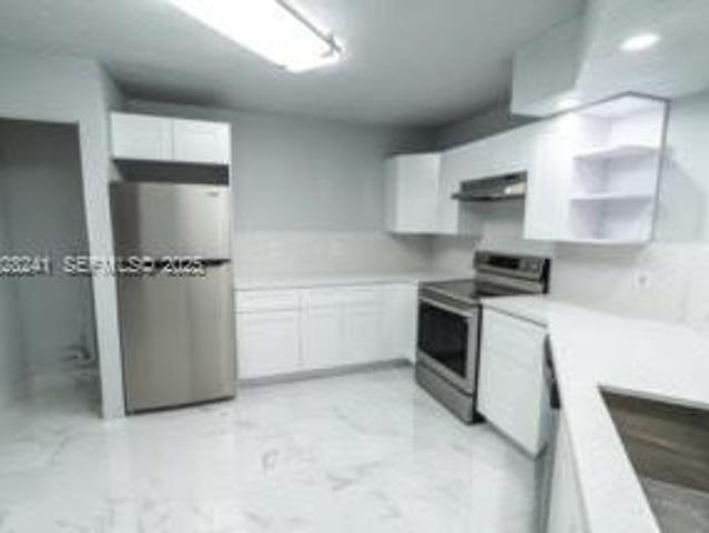 2 BR, 2 BA Apartment 975 North Franklin Avenue, Homestead, FL 33034