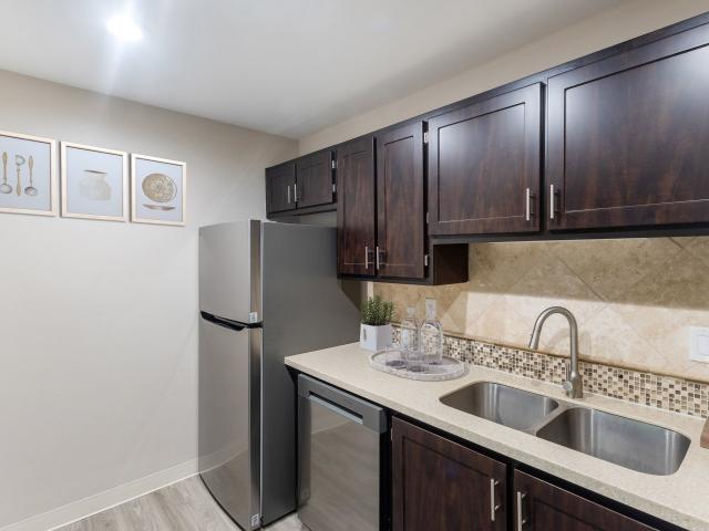 2 BR, 2 BA Apartment 97 Kingsgate Road Unit D32, Lake Oswego, OR 97035