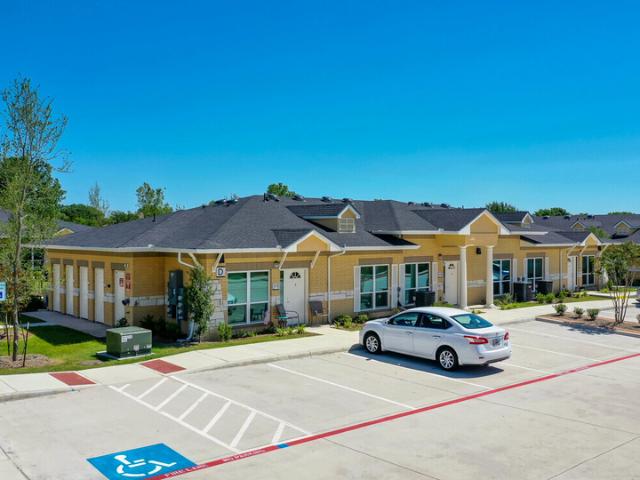 2 BR, 2 BA Apartment 981 E Main St, Allen, TX 75002