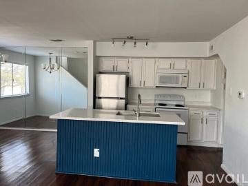 2 BR, 2 BA Apartment 9839 Walnut St, Unit 210, Dallas, TX 75243