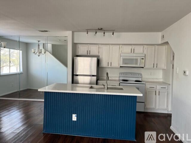 2 BR, 2 BA Apartment 9839 Walnut St, Unit 210, Dallas, TX 75243