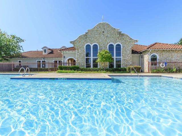 2 BR, 2 BA Apartment 9901 Scyene Rd Unit 25101, Dallas, TX 75227