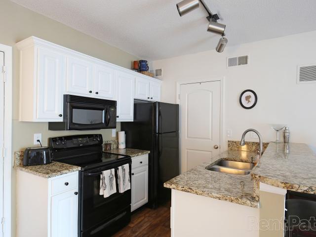 2 BR, 2 BA Apartment 9002 West 64th Terrace Unit 34 204, Mission, KS 66202