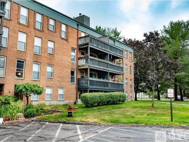 2 BR, 2 BA Apartment 90 Kane St, Unit A 7, West Hartford, CT 06119