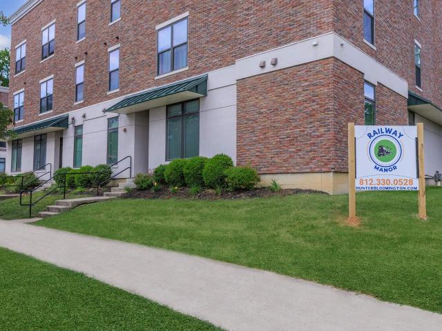 2 BR, 2 BA Apartment 913 N College Ave Unit 913 102, Bloomington, IN 47404