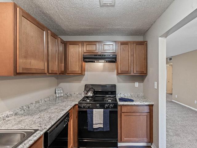 2 BR, 2 BA Apartment 9213 West 79th Street Unit 012, Overland Park, KS 66204