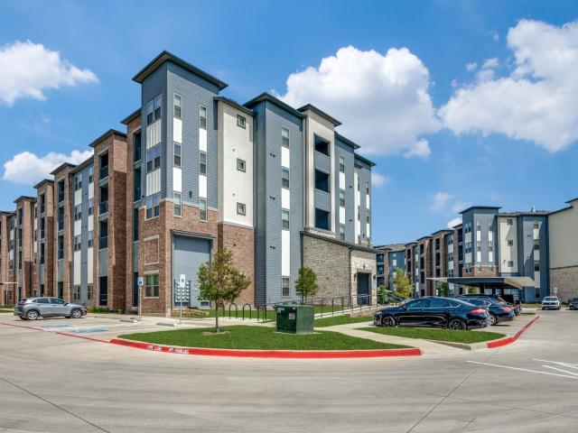 2 BR, 2 BA Apartment 932 Oak Grove Rd Unit 2407, Fort Worth, TX 76115