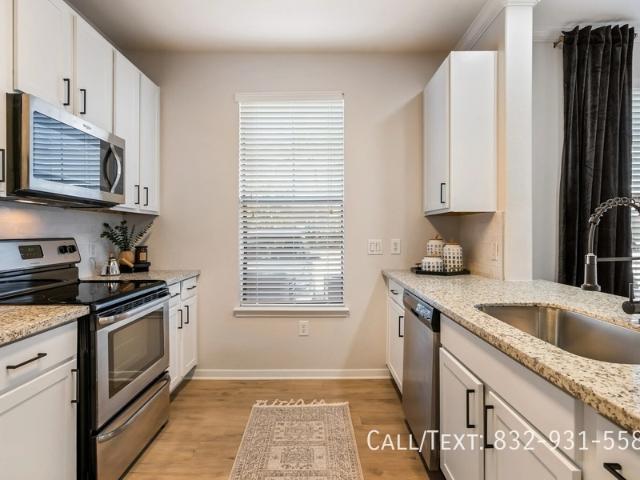 2 BR, 2 BA Apartment 9396 Woodlands Pkwy, Spring, TX 77382