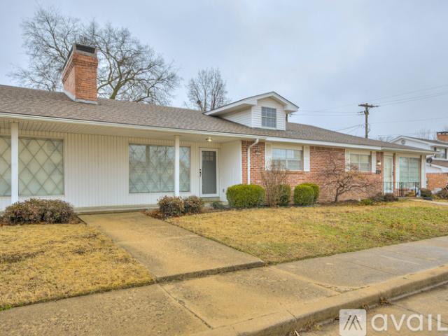 2 BR, 2 BA Apartment 9th Street Quadplex, Unit 105 W 9th, Bartlesville, OK 74003
