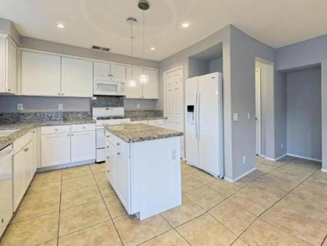 2 Br, 3 bath, Townhouse/Brownstone/RowHouse 34 Quartz Ln
