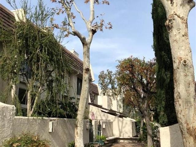 2 BR, 3 BA Apartment 22219 1/2 Erwin Street, Woodland Hills, CA 91367
