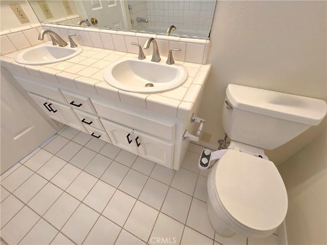 2 BR, 3 BA Apartment 4566 West 172nd Street, Lawndale, CA 90260