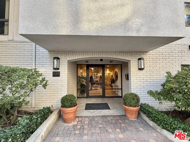 2 BR, 3 BA Apartment 637 Wilcox Avenue, Los Angeles, CA 90004