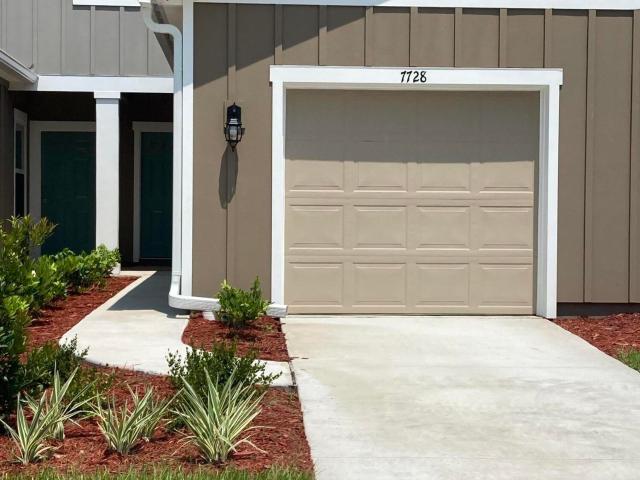2 BR, 3 BA Apartment 7728 Legacy Trl, Jacksonville, FL 32256