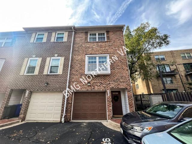2 BR, 3 BA Apartment 954 S Rolfe St, Arlington, VA 22204