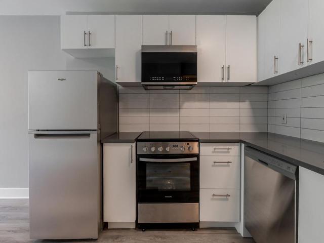 2 BR 5765 Cote St Luc Road, Montréal