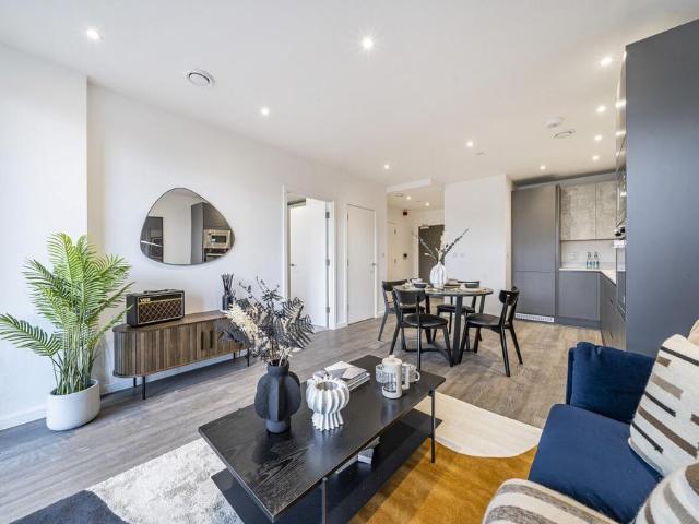 2 Bruce House, 4 Headlam Avenue SW4 1 bed apartment to rent £2,300 pcm £531 pw