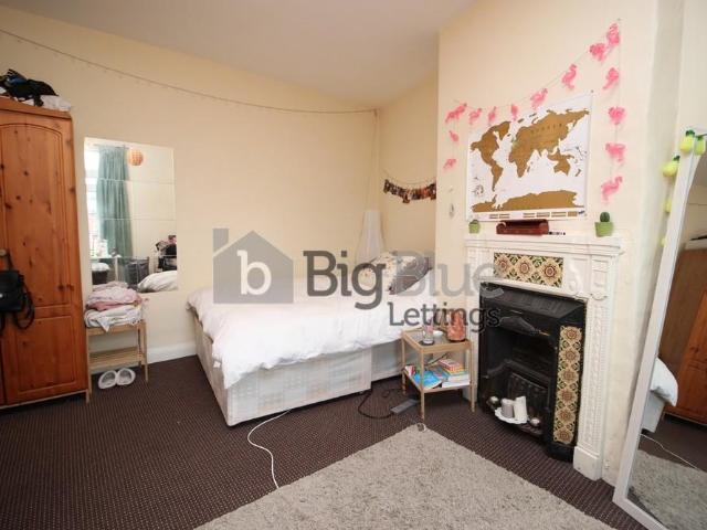 2 Brudenell Street, Hyde Park, Leeds LS6 4 bed property to rent £1,993 pcm £460 pw