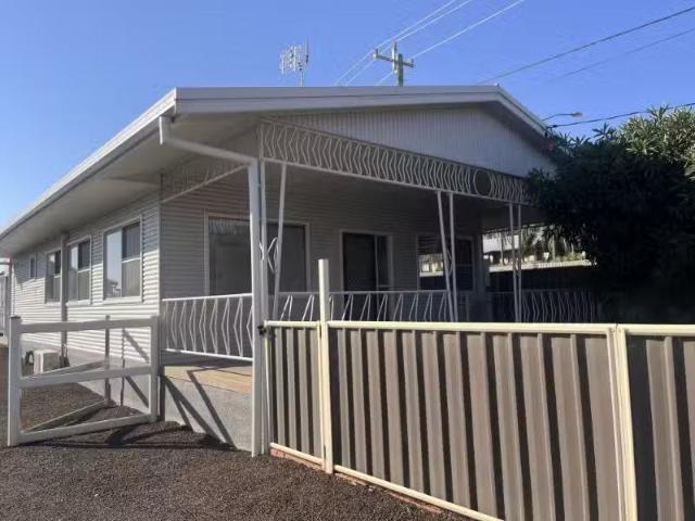 2 Curlew Crescent, TAMWORTH House for rent Listed by Wendy Sk.