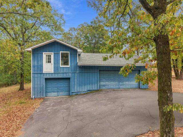 2 Caddo Dr