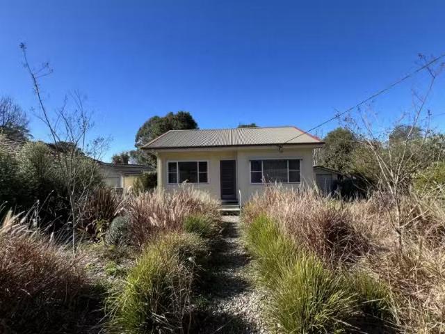 2 Cambridge Street, Valley Heights House for rent Listed by B.