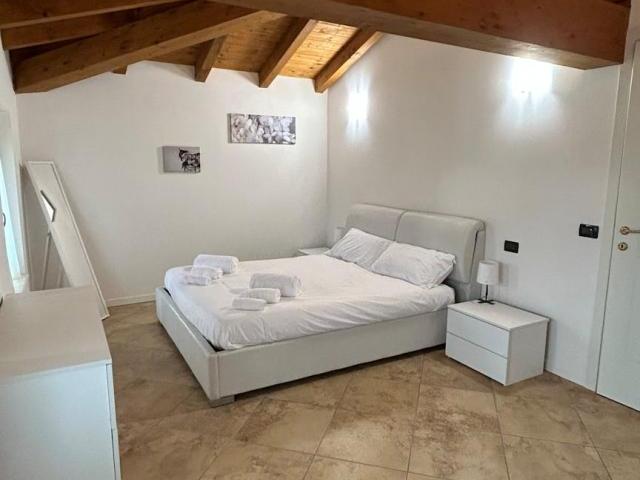 2 camere da letto, Desenzano del Garda Desenzano del Garda 25015 81168520