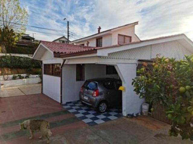2 Casas con entradas independientes, amplio terreno de 300 m2