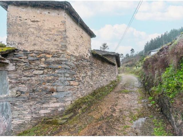 2 CASAS CON FINCA EN VALDÉS