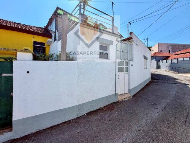 2 Casas Térreas com Espaço Exterior Oliveira do Douro Junto à N222 e Arcos do Sardão