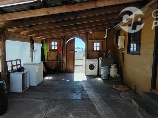 2 casas y 7000 m2 de terreno a precio rebajado! 4 dormitorios por 155000. 00 en Curaco de Vélez