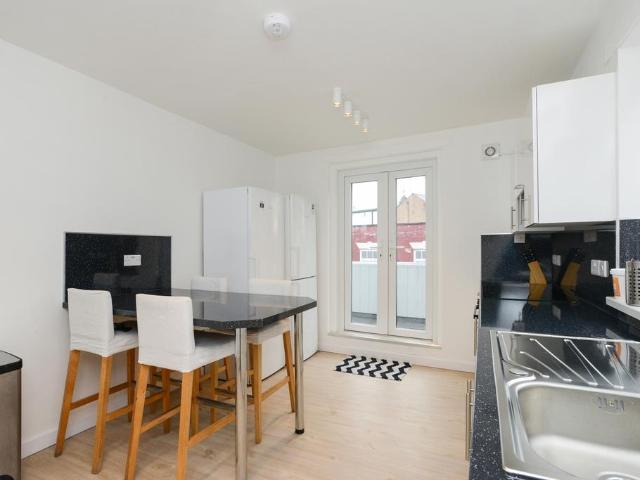 2 Castle Gate, Nottingham. 5 bed terraced house to rent £3,250 pcm £750 pw